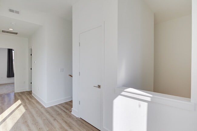 Building Photo - Luxury 3 Bed Townhome in Durham RTP