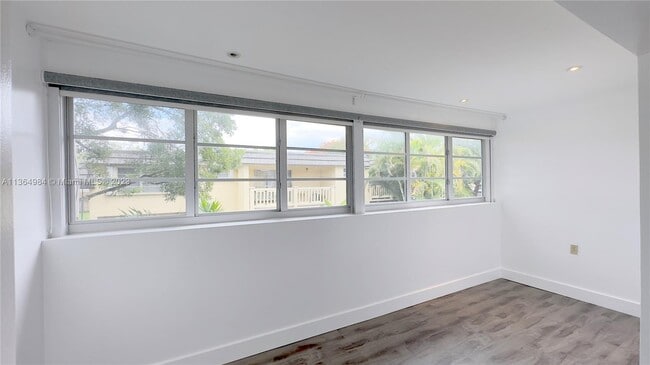Building Photo - 8483 SW 137th Ave