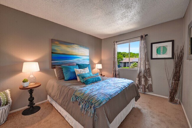 Large Bedrooms - Mia Riverside