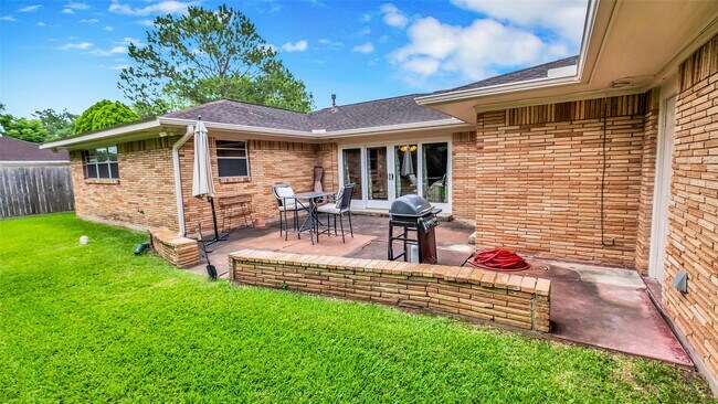 Building Photo - 7919 Montglen Dr