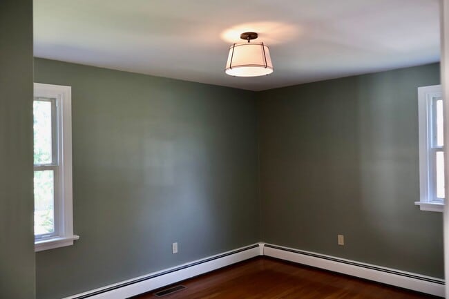 Building Photo - Bungalow in Penn Manor : 2bd/1ba