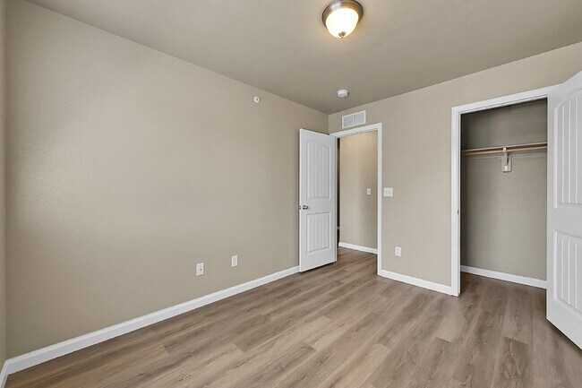Building Photo - $1,995-3 Bed 3.5 Bath townhome in CO Sprin...