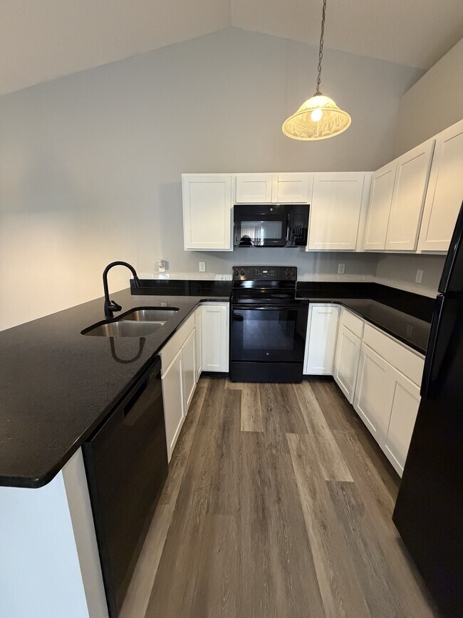 Building Photo - 5577 N Edwards Cir