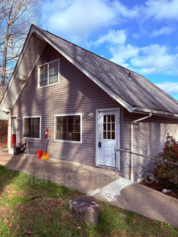 Building Photo - 108 3rd St