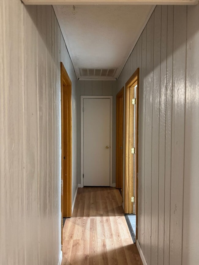 Building Photo - House For Rent