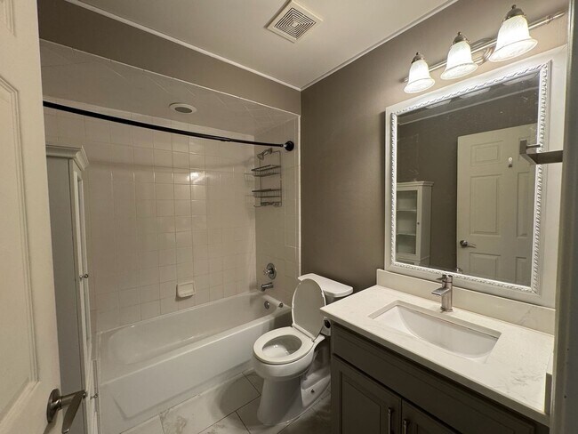 Building Photo - Beautiful 4 bedroom, 3 bath home in Macomb!