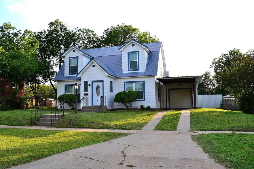 Building Photo - 1007 Bawcom St