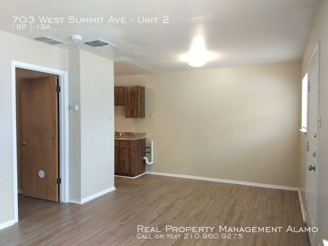 Building Photo - 703 W Summit Ave