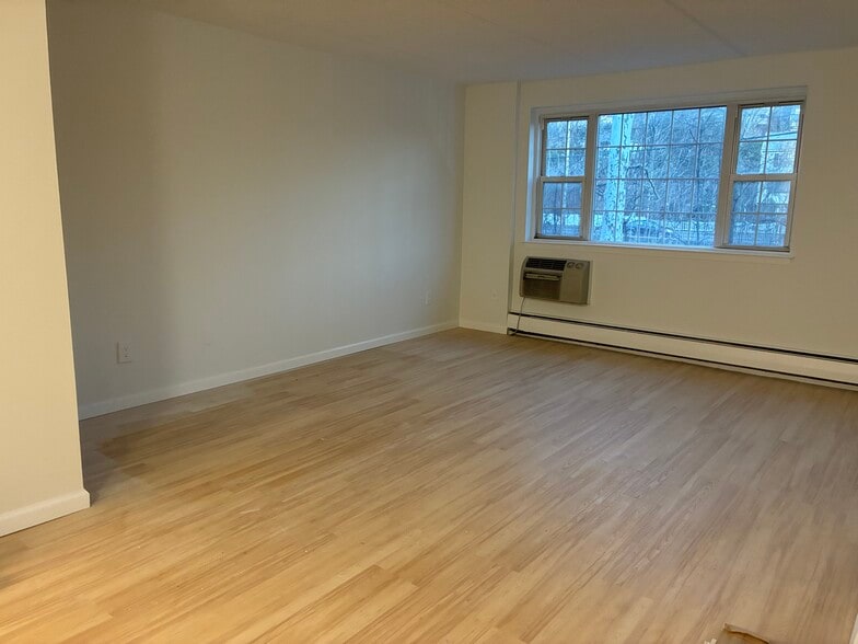 Living Room - 4 Consulate Dr