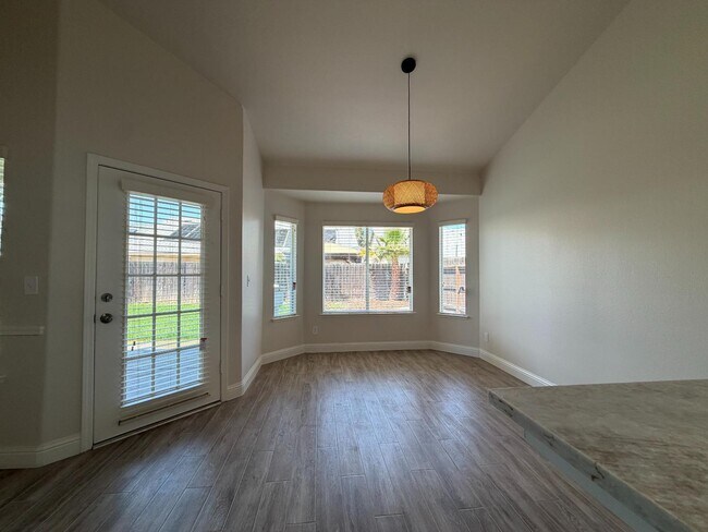 Building Photo - 2128 E St Andrew Dr