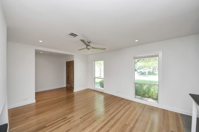 Building Photo - 7610 Highmeadow Dr
