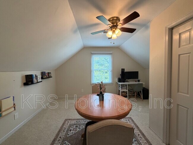 Building Photo - 1520 Woodside Ct
