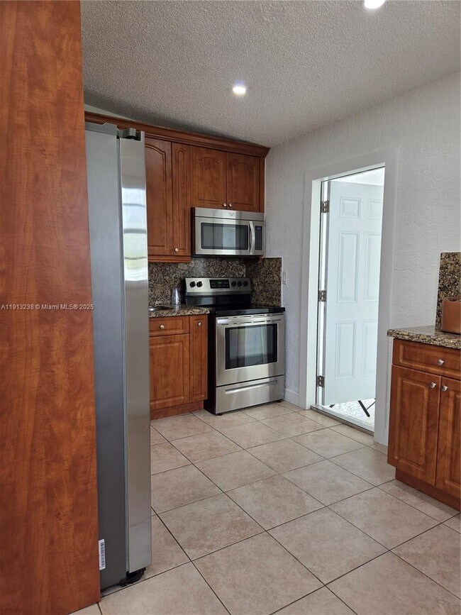 Building Photo - 340 SW 78th Ave