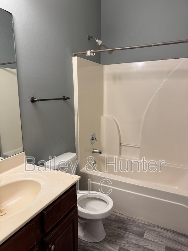 Building Photo - 850 Woods Dr NW