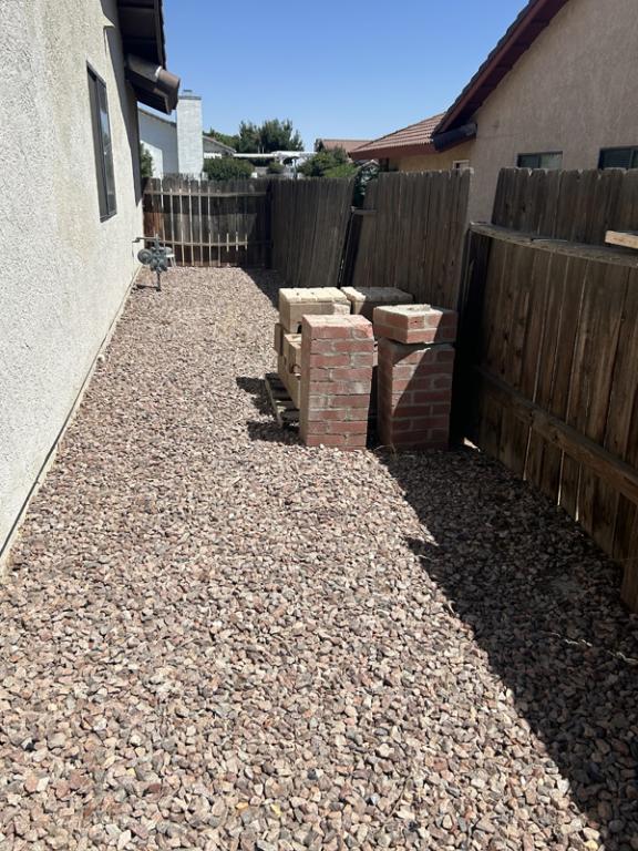 Building Photo - 13635 Elm St