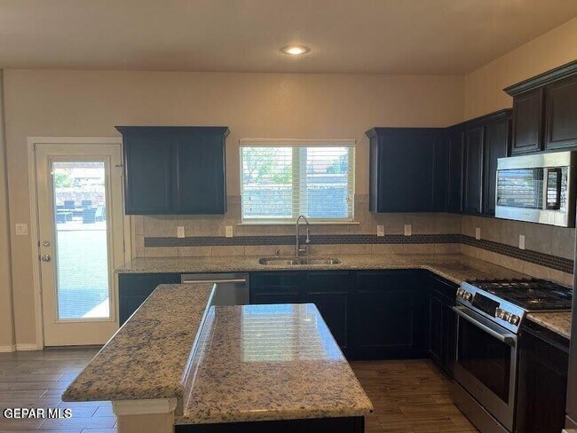 Building Photo - 7561 Red Cedar Dr