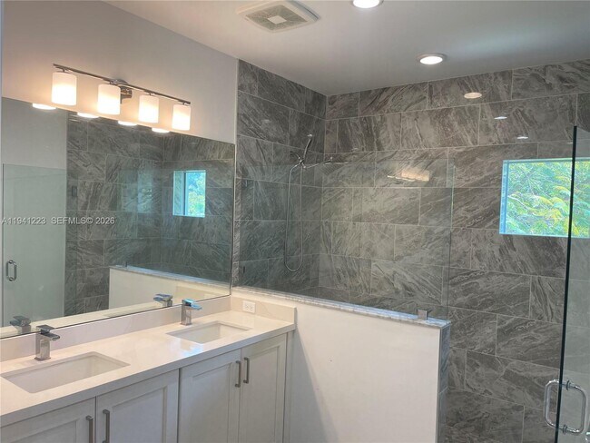 Building Photo - 592 Parsons Wy