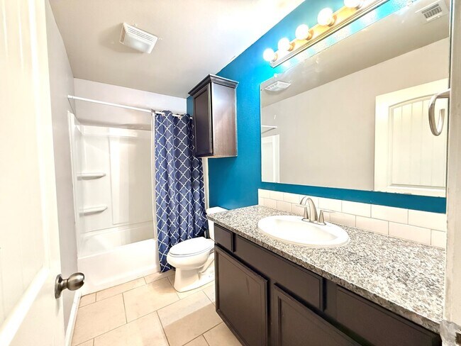 Building Photo - 806 E 98th St