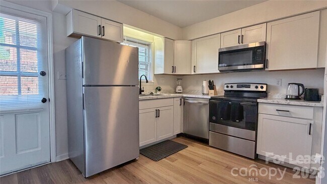 Building Photo - 6314 Old Pineville Rd