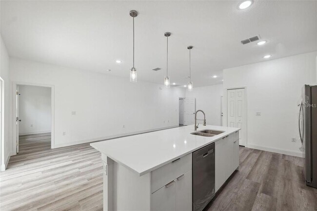 Building Photo - 6062 SW 154th Place Rd
