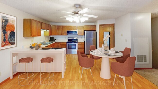 Building Photo - 3 BEDROOM, 2 BATH WALK IN TOWNHOME, ATTACH...