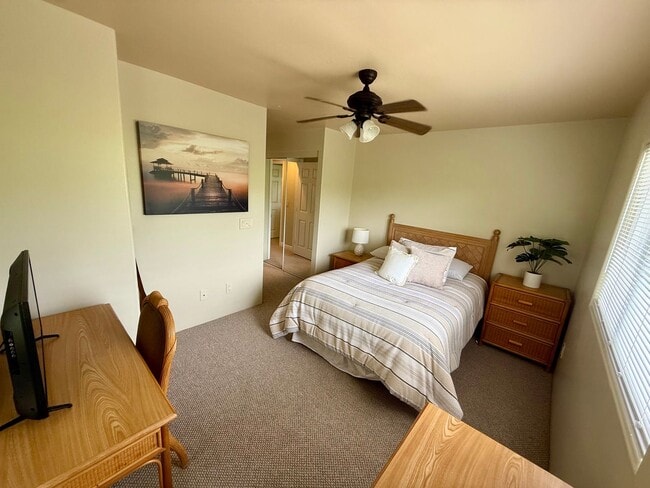 Building Photo - Bright 3 Bed, 2 Bath Condo