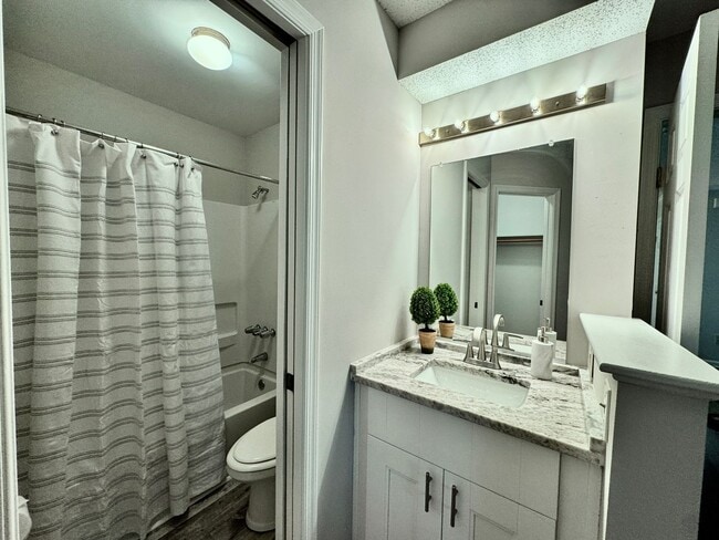 Building Photo - REDUCED PRICE! Updated 1st Floor/1-Level Condo Ready NOW! Includes Water, Sewer, Trash, Landscapi...