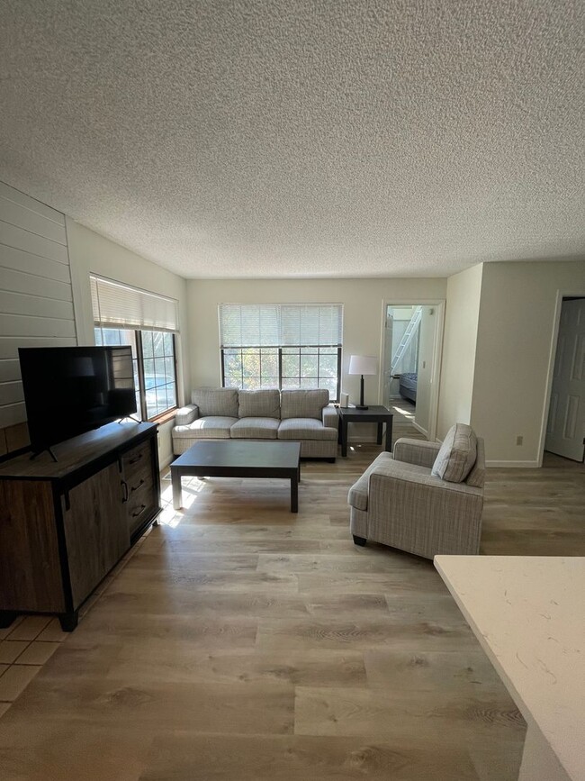 Building Photo - FULLY REMODELED 2 Bed 2 Bath  condominium ...