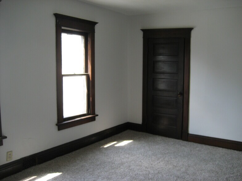 Building Photo - 1227 Williston Ave