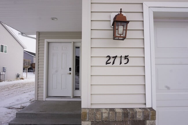 Building Photo - 3 Bed 3 Bath Twin Home