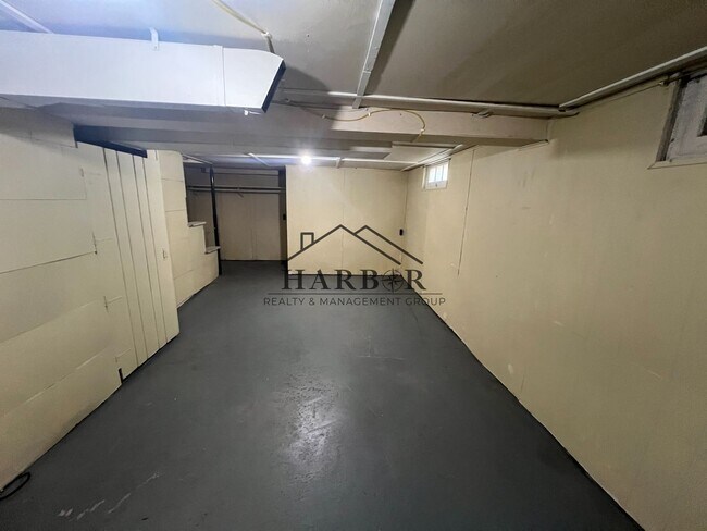 Building Photo - 804 12th Ave SW