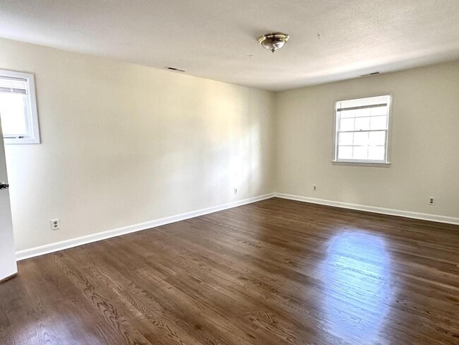 Building Photo - 435 Southwick Dr