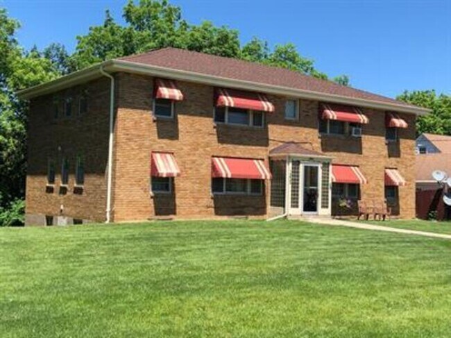 Building Photo - 1300 Highland Ave