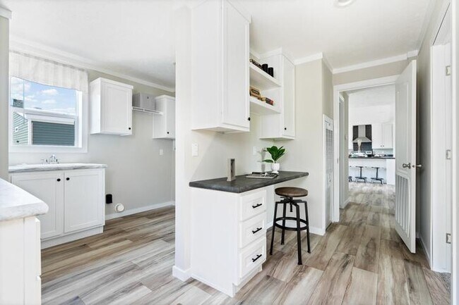 Building Photo - 534 Canter Ct