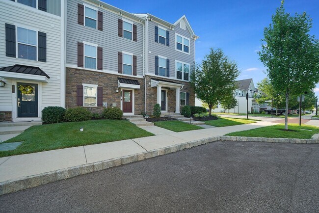 Building Photo - Luxury 3 Bedroom 4 Bath Townhome in Atwater Community