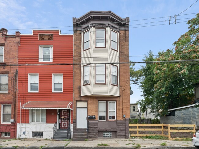 Building Photo - 1232 W Somerset St