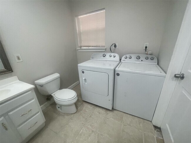Building Photo - 7406 Schiller St