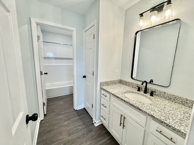 Building Photo - 780 Woodlawn St