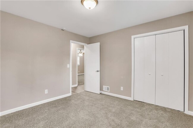 Building Photo - 4952 Pebblebrook Dr