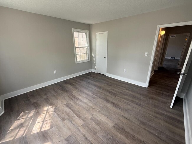 Building Photo - 629 Catalpa St