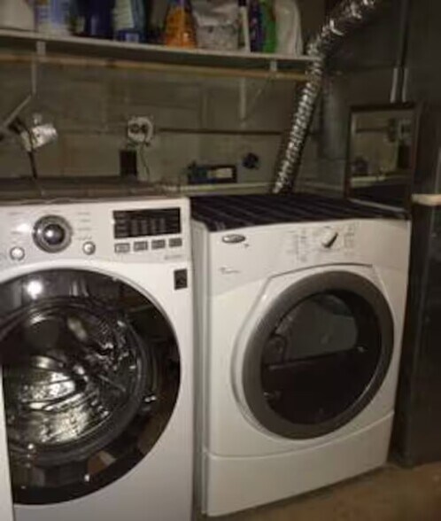 In-Unit laundry - 553 W Park Ave