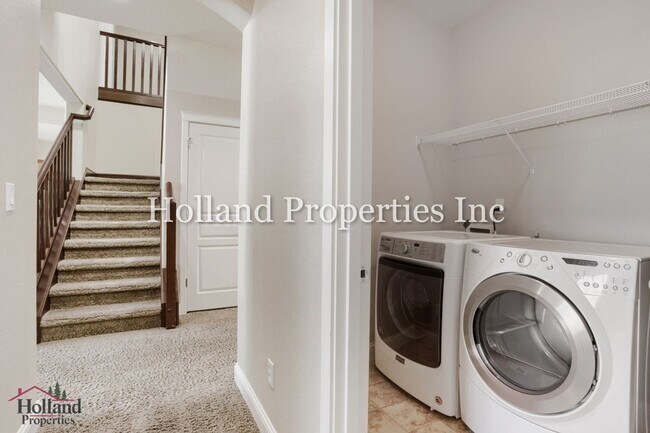 Building Photo - 21569 SW Susan Ln