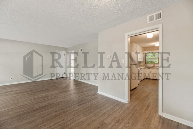 Building Photo - 607 S Christine Ave
