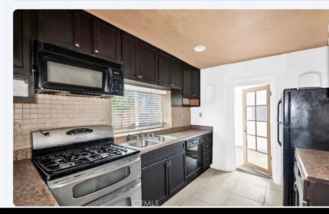 Building Photo - 82481 Valencia Ave