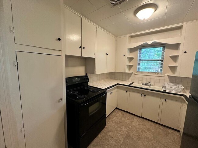 Building Photo - 1350 Classen Blvd