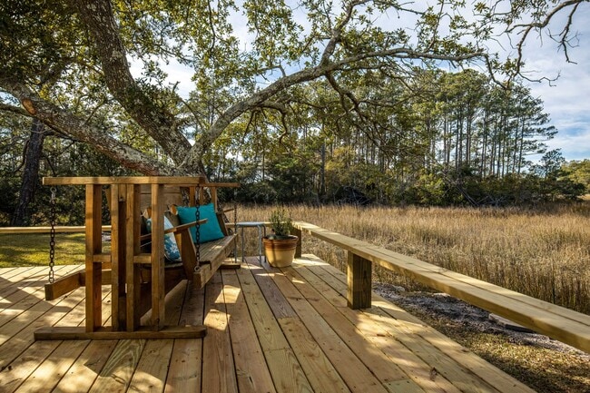 Building Photo - Marsh View Beaufort Home Available Now