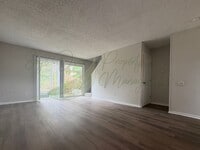 Building Photo - SPACIOUS TOWNHOME IN KANSAS CITY