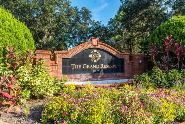 Building Photo - 13810 Sutton Park Dr N