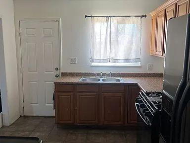 Don't miss out on this beautiful and spacious home! Large back yard with detached workshop! - Don't miss out on this beautiful and spacious home!  Large back yard with detached workshop!