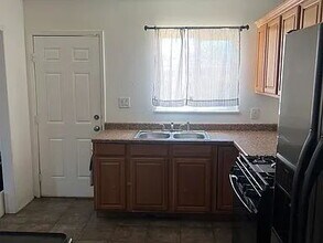 Building Photo - Don't miss out on this beautiful and spaci...